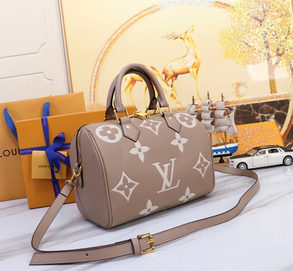 ルイヴィトンバッグ背面デザイン